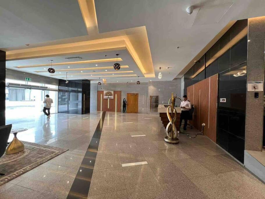 Luxury Near Burj Khalifa Apartment *