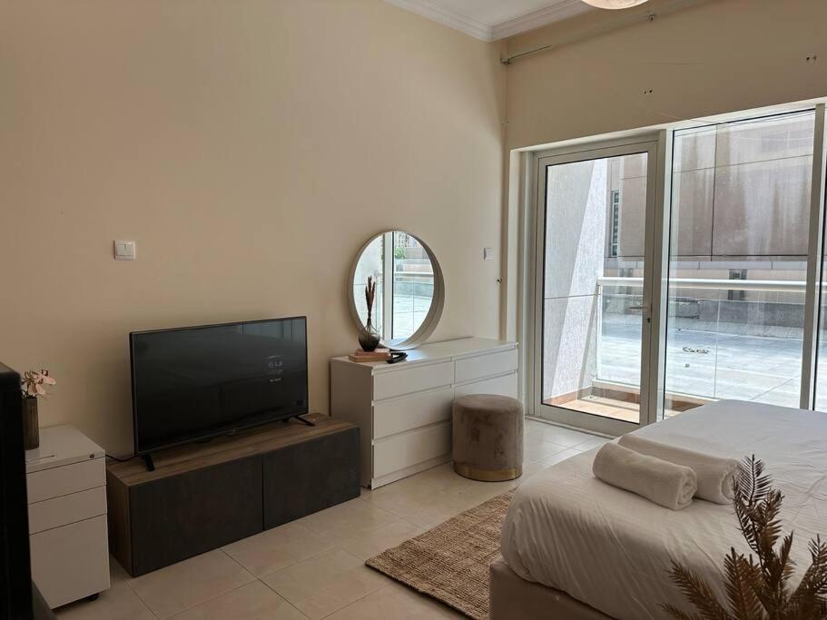 Luxury Near Burj Khalifa Apartment *